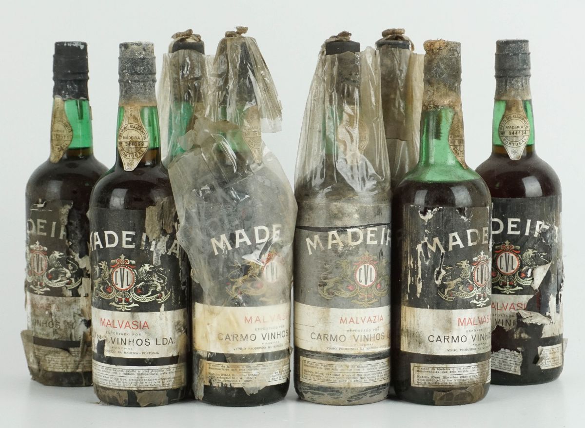 8 Garrafas de Vinho da Madeira