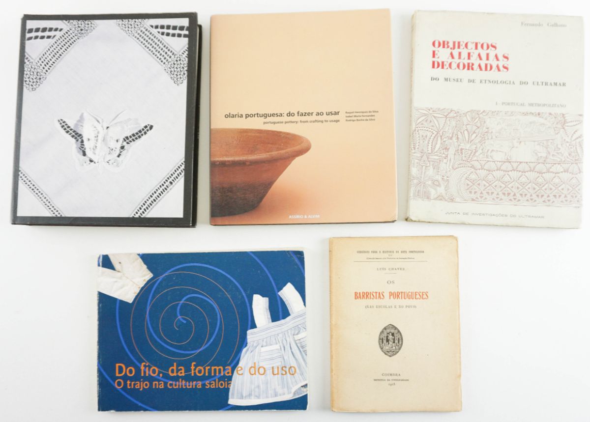 Livros sobre artes e tradições portuguesas