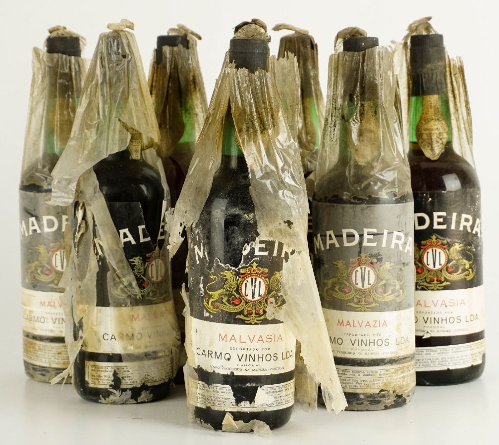 8 Garrafas de Vinho da Madeira