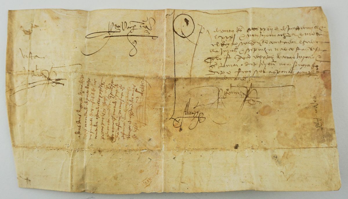 Manuscrito s/ pergaminho 43 cm x 24 cm , assinado.
