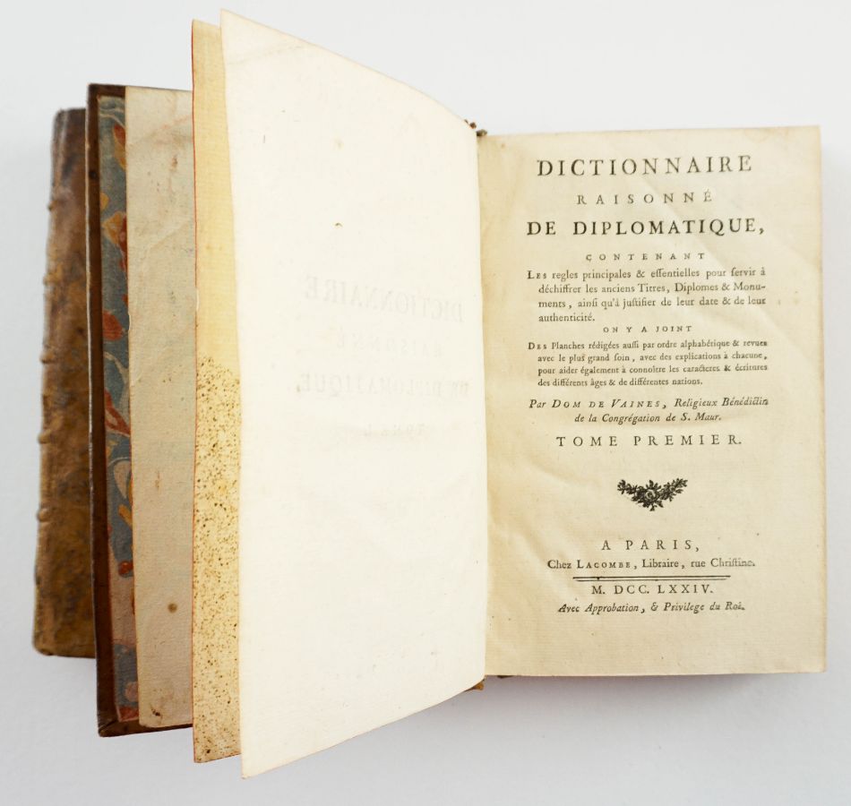 DICTIONNAIRE DE DIPLOMATIQUE - 1774. Com gravuras.