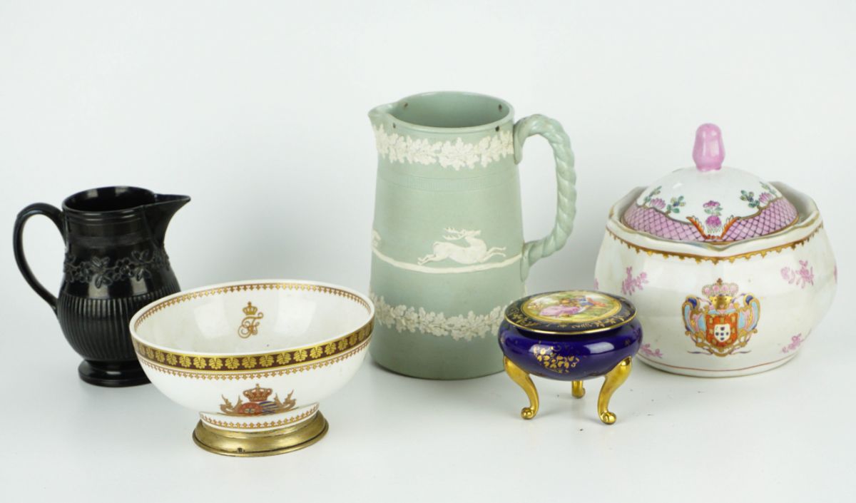 19 Peças em Porcelana / Faiança