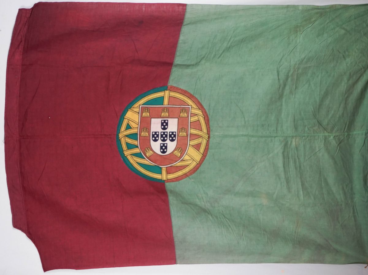 Duas Bandeiras Portuguesas