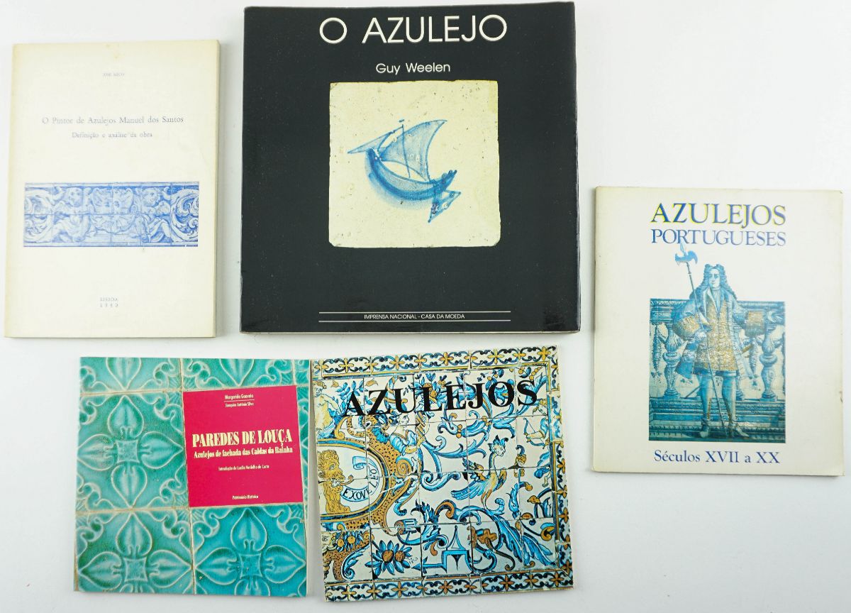 Interessante conjunto de 5 livros sobre a Azulejaria Portuguesa
