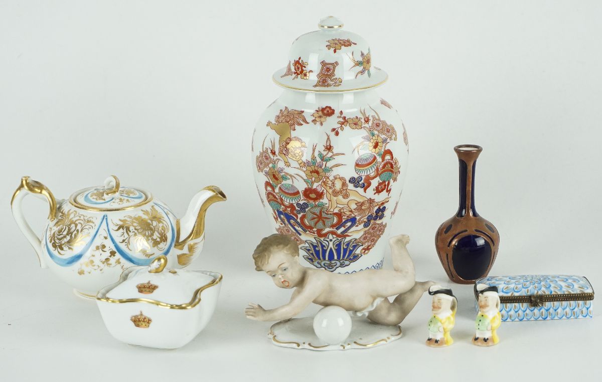 8 Peças em porcelana