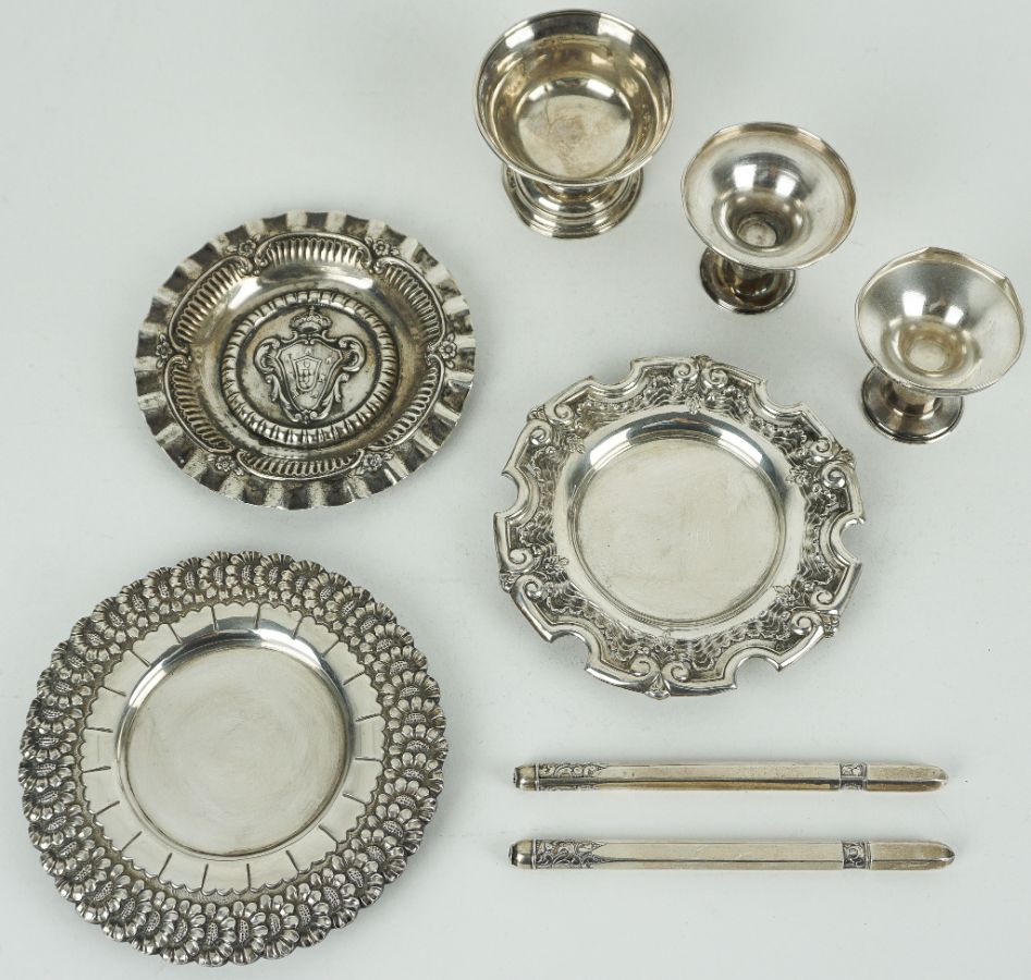 Oito peças em prata portuguesa