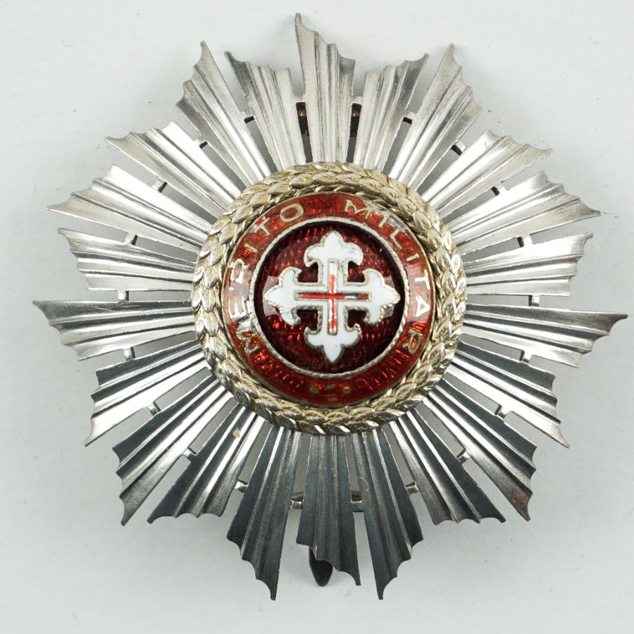 Grão. Cruz da Medalha de Mérito Militar