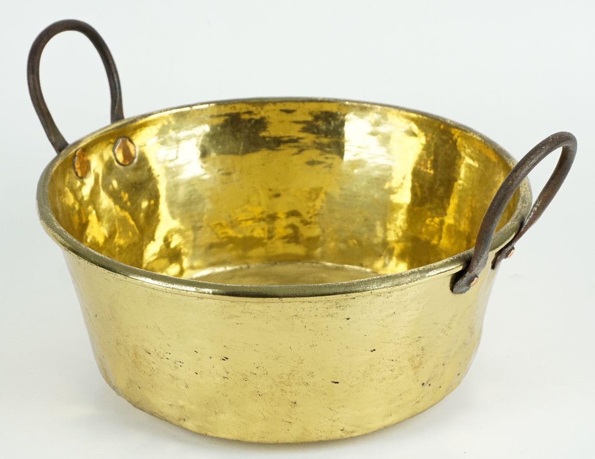 Tacho de arame e duas bacias