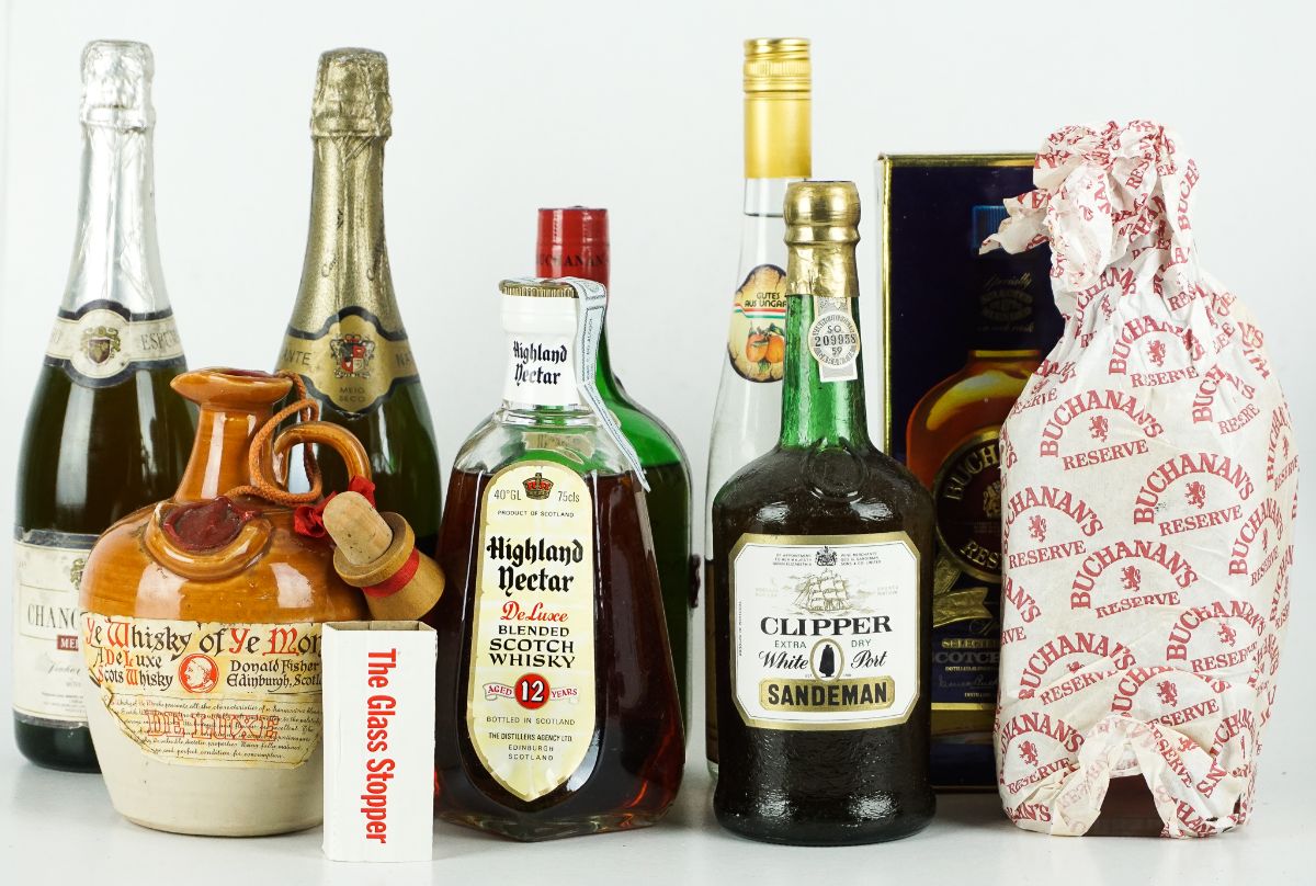 8 Garrafas de álcool diversas
