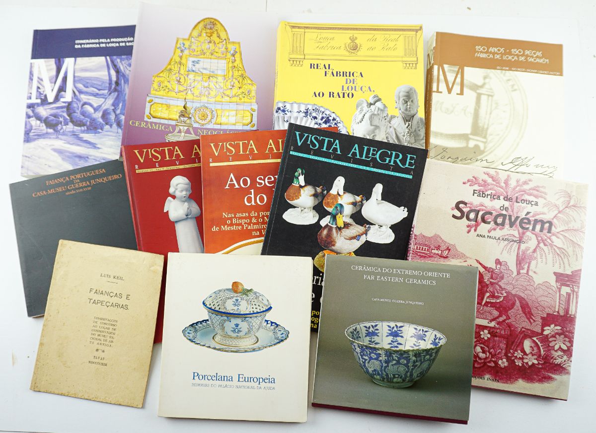 Livros sobre faiança e cerâmica portuguesa