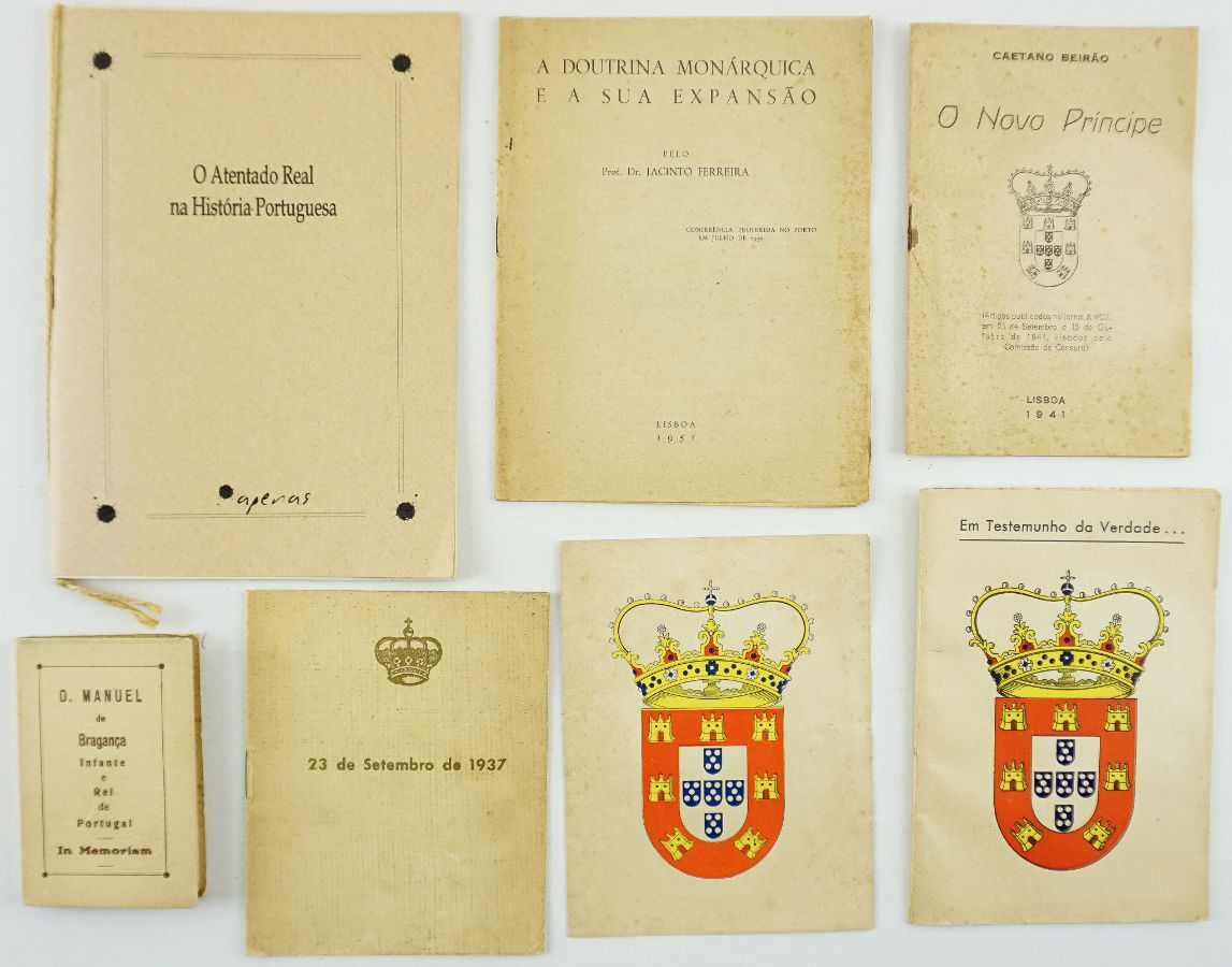 Conjunto de pequenos folhetos e gravuras Monárquicas