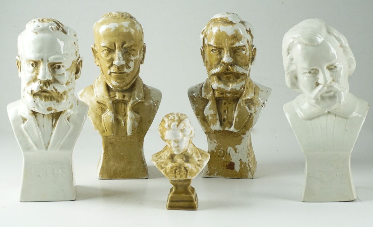 Quatro Figuras em cerâmica