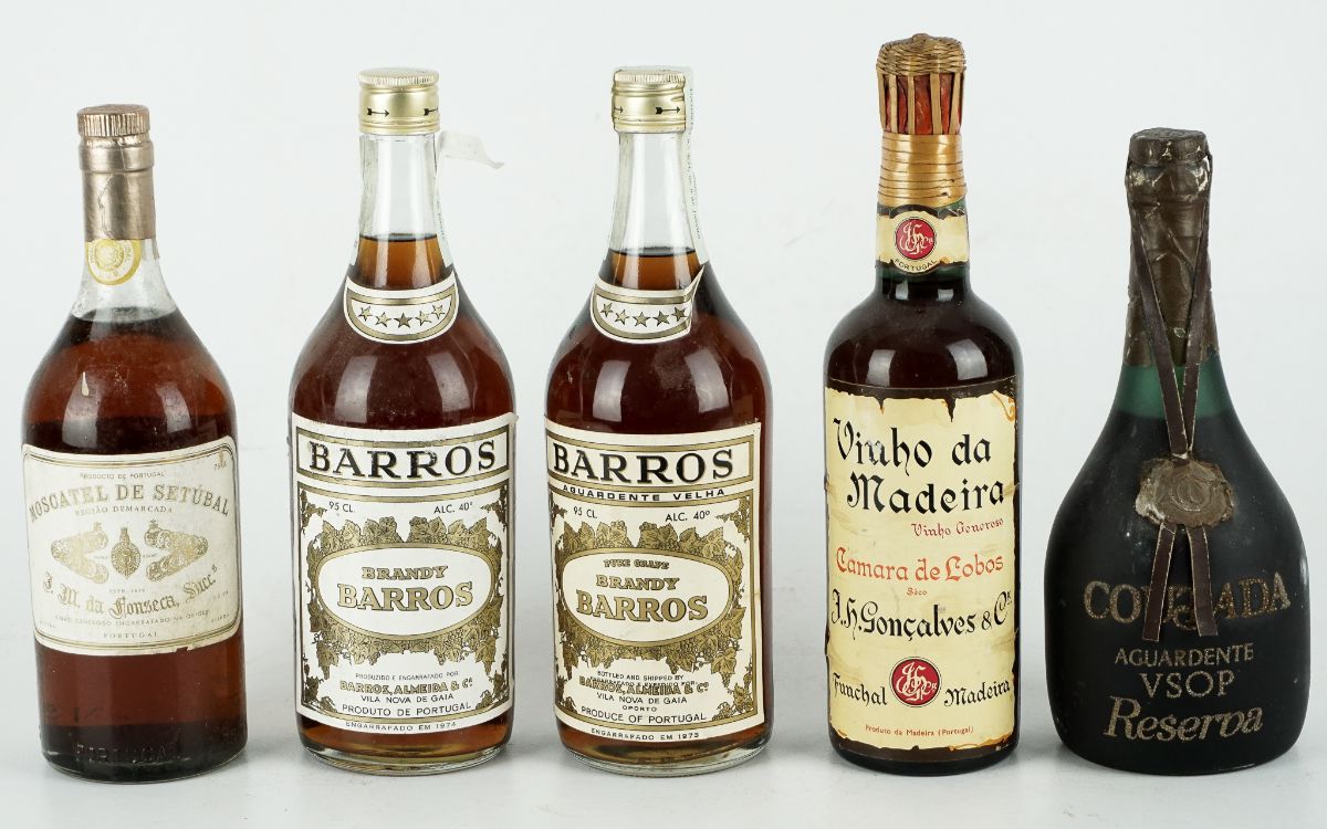 Cinco Garrafas Diversas